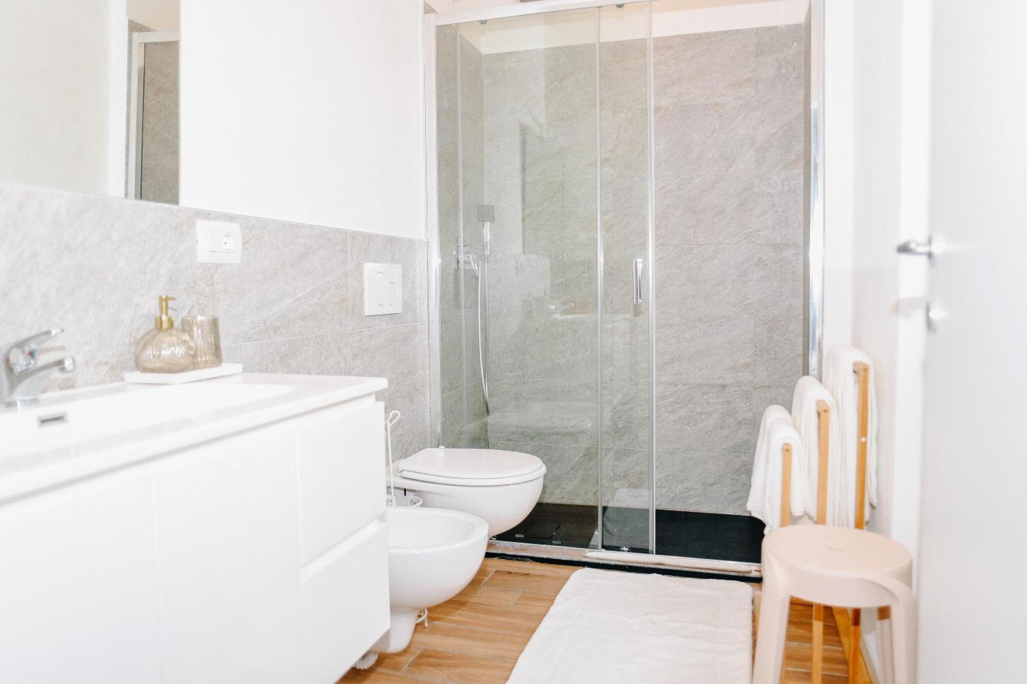 Lora Rose Suite ,Free Parking, Self Check In,2 Como Eksteriør billede