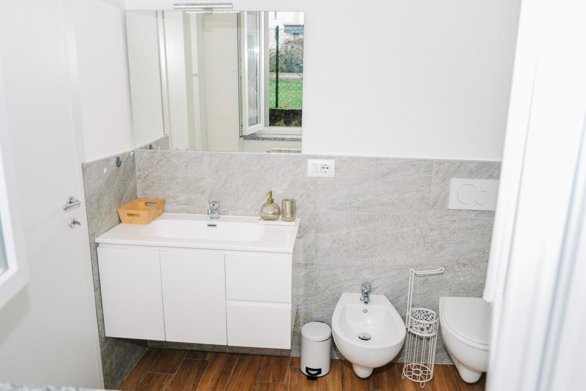 Lora Rose Suite ,Free Parking, Self Check In,2 Como Eksteriør billede